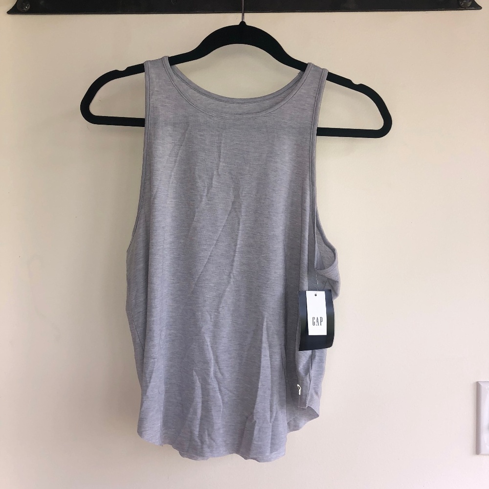 NWT GapFit Cropped Grey Top, Size Small